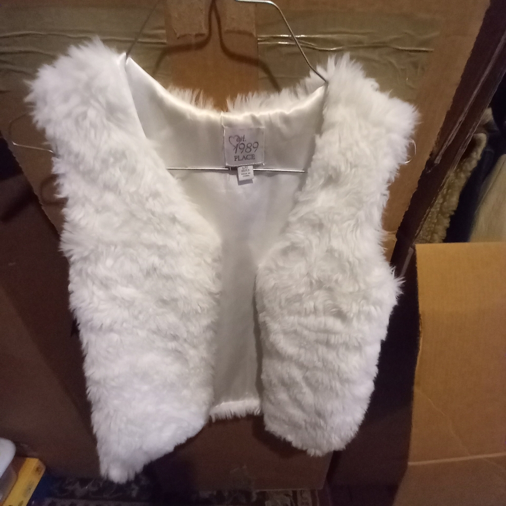 New 1989 Place White Faux Fur Vest